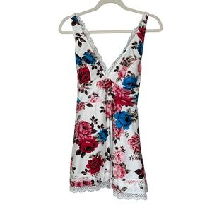 Torrid White Floral Print Lace Trim Wireless Swimsuit‎ Dress Size 0X Coquette